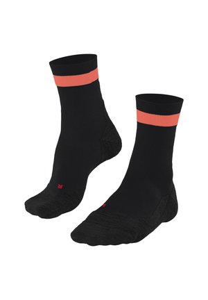 Schwarze Knöchelsocken mit einer strukturierten Oberfläche und einem korallenfarbenen Streifen am oberen Rand. Verfügt über eine verstärkte Zehen- und Fersenpartie für Langlebigkeit.