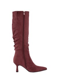 Bordeauxrode kniehoge laarzen van zacht suède-achtig materiaal, met een puntige neus, ritssluiting aan de zijkant en een slanke, lage hak.