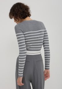 Calliope RAYÉ - Strickpullover - une variante