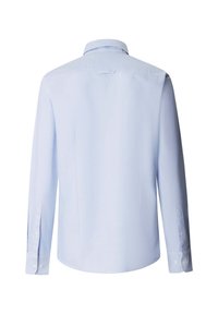 Svijetloplava košulja s dugim rukavima prikazana s leđa s zakopčanim manžetama i presavijenim ovratnikom na bijeloj pozadini.