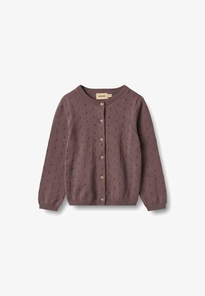 Strickjacke in staubigem Mauve mit Rundhalsausschnitt, langen Ärmeln und Knopfverschluss. Besitzt ein strukturiertes Muster und beige Knöpfe.