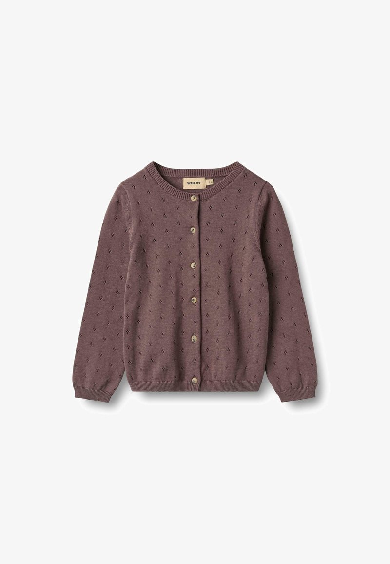 Strickjacke in staubigem Mauve mit Rundhalsausschnitt, langen Ärmeln und Knopfverschluss. Besitzt ein strukturiertes Muster und beige Knöpfe.
