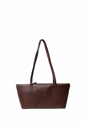 Sac à main rectangulaire en cuir marron avec deux bretelles et un motif géométrique cousu sur toute sa surface.