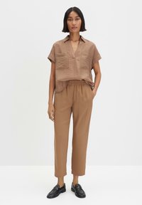 someday. MID RISE COMFORT WAISTBAND - Pantaloni - brown sugar
