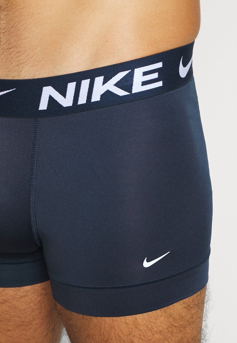 Herren Shirts | Nike Underwear TRUNK 3 PACK Panties malachite/mystic navy/obsidian/dunkelgrün - XV55008 Herren Shirts | Nike Underwear TRUNK 3 PACK Panties malachite/mystic navy/obsidian/dunkelgrün - XV55008