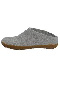 Grå uldfilt klipklapper med en afrundet tå, åben bagpå og beige gummisål. Har en tekstureret overdel og et lavprofil design.