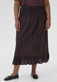 Gonna lunga e scura con stampa floreale, dotata di una vita arricciata e un orlo a balze. Presenta una combinazione di colori nera e bordeaux scuro, realizzata in tessuto leggero.