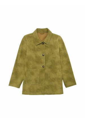 Olivgrüne Jacke mit einem glatten, strukturierten Finish, ausgestattet mit einem Kragen, vorderen Knöpfen und zwei großen Taschen. Klassischer Schnitt und Ärmel.
