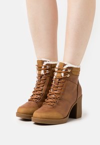 ONLY SHOES Botines de tacón - brown