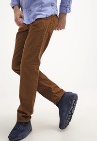 Carhartt WIP Vaqueros slim fit - light brown