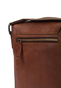 Pikolinos CAIMARI - Bandolera - cognac