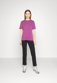 Pieces PCRIA FOLD UP SOLID TEE - Tricou basic - radiant orchid