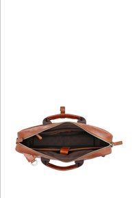 Maletín de cuero marrón con cremallera superior abierta, mostrando un interior de tela oscura, un compartimento acolchado para laptop y asas de cuero.