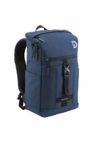 Zaino blu navy realizzato in tessuto resistente, dotato di zip superiore, tasca frontale, spallacci regolabili e schiena in rete per una migliore ventilazione.