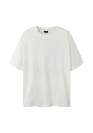 T-shirt blanc uni à manches courtes avec un col rond et une petite étiquette noire à l'intérieur du col sur fond blanc.