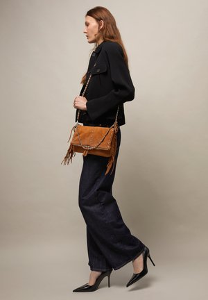 MISAKO, Schoudertas - camel