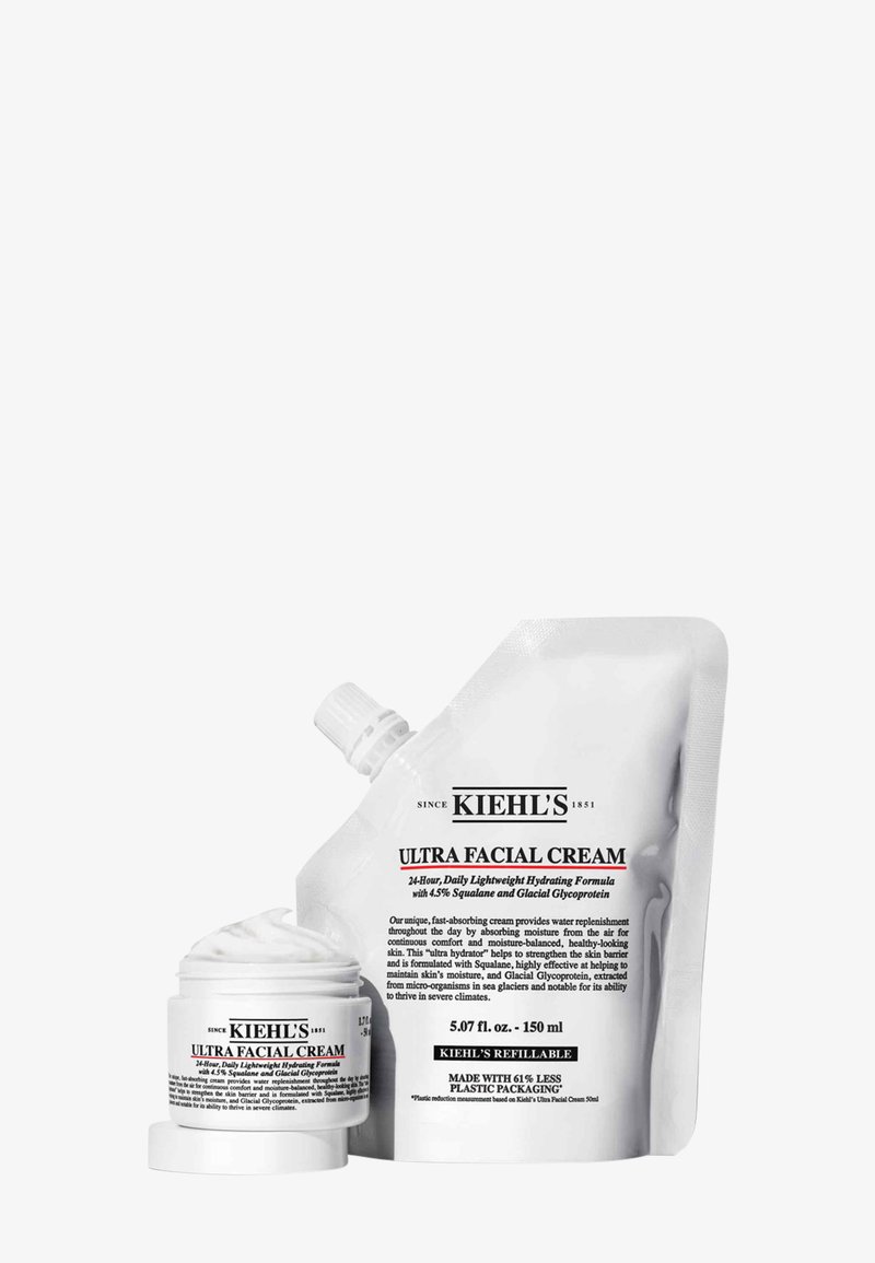 Pot de crème Ultra Facial de Kiehl's et sachet de recharge de 150 ml avec texte sur la formule hydratante et la réduction de plastique sur fond blanc.