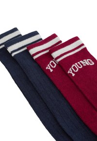 Tre paia di calzini: blu scuro con strisce bianche, e rossi con strisce bianche e "YOUNG" lavorato in bianco sul risvolto. Texture a costine.