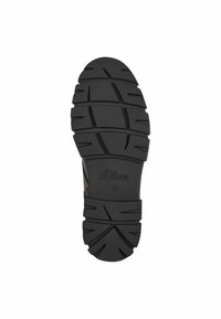 Suela de zapatilla negra con un acabado de goma texturizada. Presenta ranuras profundas para un mejor agarre y la marca "s.Oliver" grabada en el lateral.