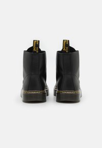 Dr. Martens Botines bajos - black