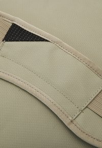 Klättermusen GAUT MESSENGER BAG UNISEX - Sportska torba - silver green