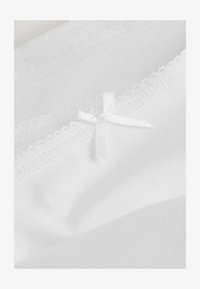Valitud, white