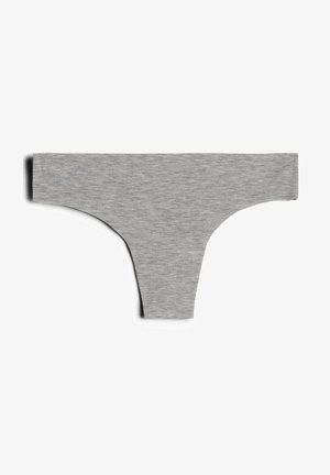 String gris en coton avec une texture lisse, présentant un design minimaliste et sans matériel visible ni motifs. Découpe haute sur les côtés.