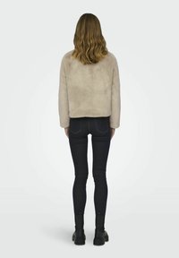 ONLY Talvejope - humus