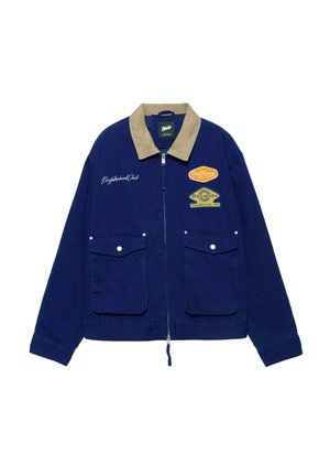 Tmavo modrá bunda so zipsom, béžovým golierom, dvoma prednými vreckami s chlopňami a tromi nášivkami s nápismi "Neighborhood Club," "Paul Records" a "Records California State-1991."