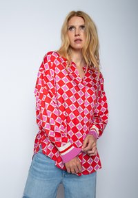 Bluse - red pink geometric