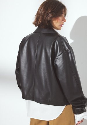 NA-KD Kunstnahast jakk - black