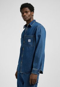 Lee Chemise - turn tables