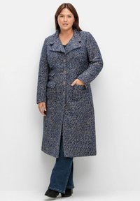 Sheego MANTEL IN BOUCLÉ-OPTIK Cappotto classico blau/blu