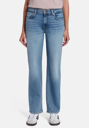 Jeans in denim blu chiaro con una vestibilità rilassata, lieve usura e cuciture a contrasto. Caratterizzati da cinque tasche e chiusura con bottone.