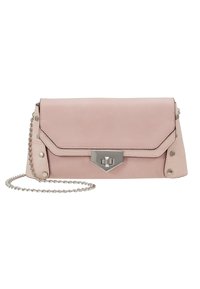 Růžová kožená kabelka s klopou, stříbrným kováním a řetízkem. Obsahuje texturované detaily a dekorativní hroty na straně.