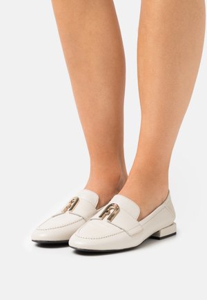 CONVERTIBLE LOAFER - Scarpe senza lacci - perla