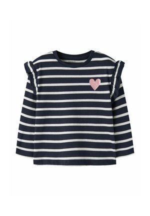 Chemise à manches longues rayée bleu marine et blanc avec des détails à volants sur les épaules et un petit cœur rose pailleté sur la poitrine gauche.