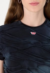 Diesel Trükipildiga T-särk - black