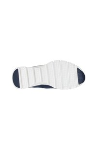Suela de zapatilla marinera con una base de goma blanca texturizada, con ranuras segmentadas y secciones perforadas para agarre y flexibilidad.