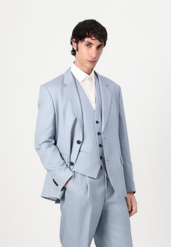 KARLO THEODOR - Suit4