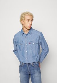 Levi's® RELAXED WESTERN - Camisa - organic ctn chambray light