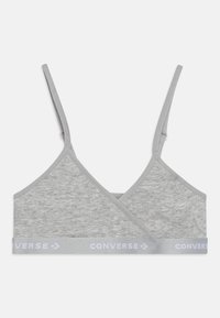 Grå bralette med et mykt, teksturert materiale og en omslagsdesign. Har tynne stropper og et solid bånd med "CONVERSE" trykt i hvitt.