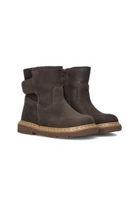 Braune Lederstiefel mit seitlichen Ausschnitten, kontrastierenden Nähten und einer Gummisohle. Enthält ein Logo und einen seitlichen Reißverschluss für ein einfaches An- und Ausziehen.