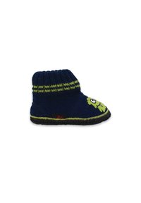 Gestrickte blaue Hausschuhe mit hohem Schaft, limonengrünen Streifen und einem grünen Cartoon-Gesichtdesign auf der Vorderseite. Schwarze Außensohle mit rotem Branding.