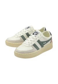 Weiße Sneakers mit grünen und beigen Streifen, aus strukturiertem Leder, runde Zehenform und einer dicken Gummisohle mit Rillen. Logo auf der Zunge.
