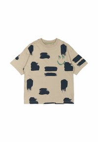 Beige bomull t-shirt med abstrakta mörkblå penseldrag och grön text "SUMMER FEELING" med palmträdsgrafik på bröstet.