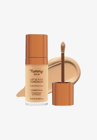 Lift & Flex concealer i en klar flaske med et oransje lokk. Den har en applikator med stav og en kremete beige fargeprøve ved siden av.