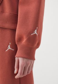Jordan Sudadera - dusty peach/legend sand