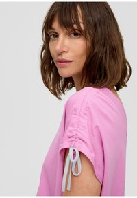 s.Oliver MIT BINDEDETAILS - Print T-shirt - rosa