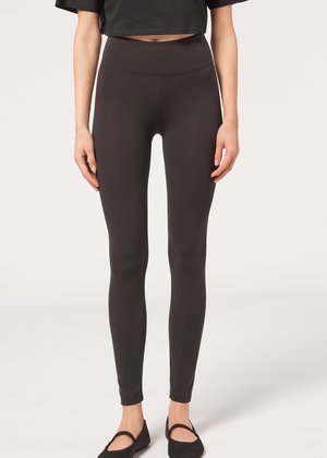 Svarta högmidjade leggings tillverkade av stretchigt material med en slätt yta, med en enkel design utan synliga mönster eller detaljer.